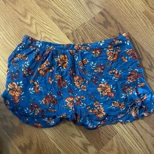 Skirt size large. Worn 4 times.